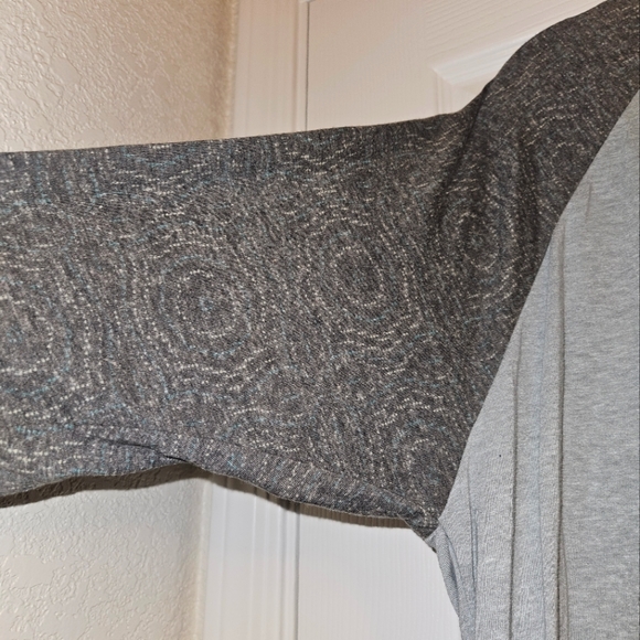 Lularoe Randy Top - Picture 2 of 3